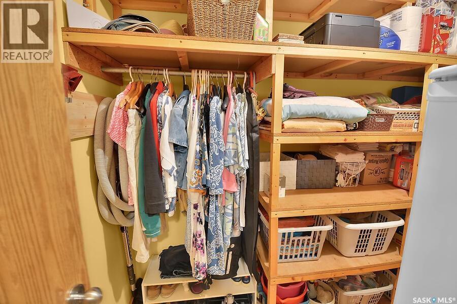 3316 Point Drive, Wakaw Lake, SK - Indoor With Storage