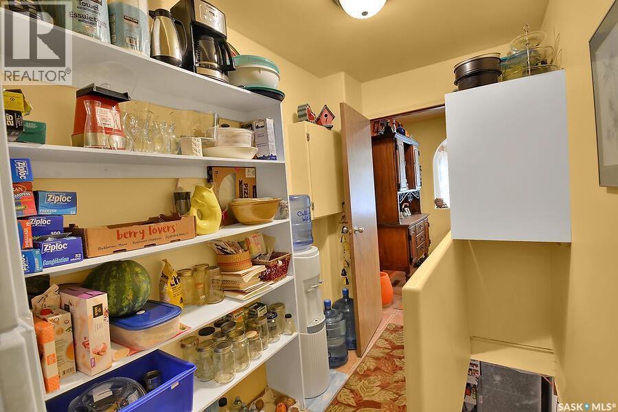 3316 Point Drive, Wakaw Lake, SK - Indoor With Storage