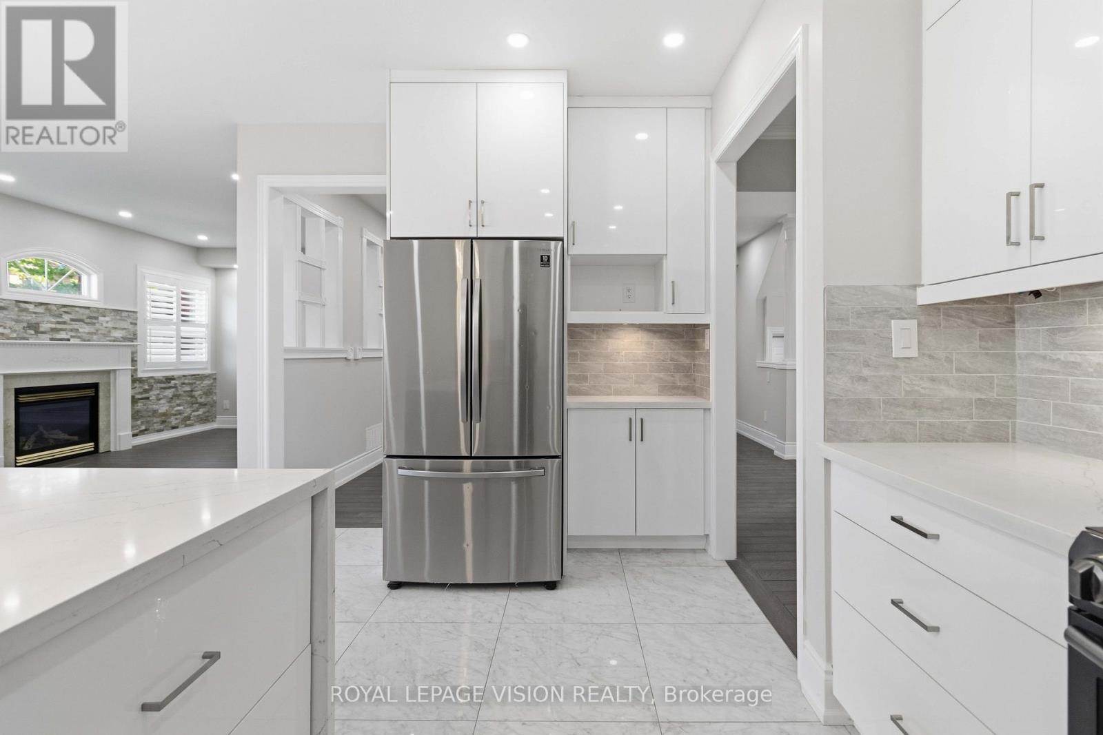 3859 Mcdowell Drive, Mississauga, ON - Indoor Photo Showing Kitchen