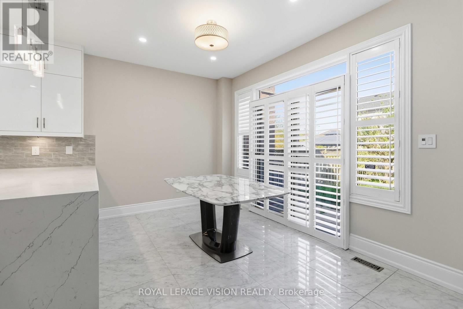 3859 Mcdowell Drive, Mississauga, ON - Indoor