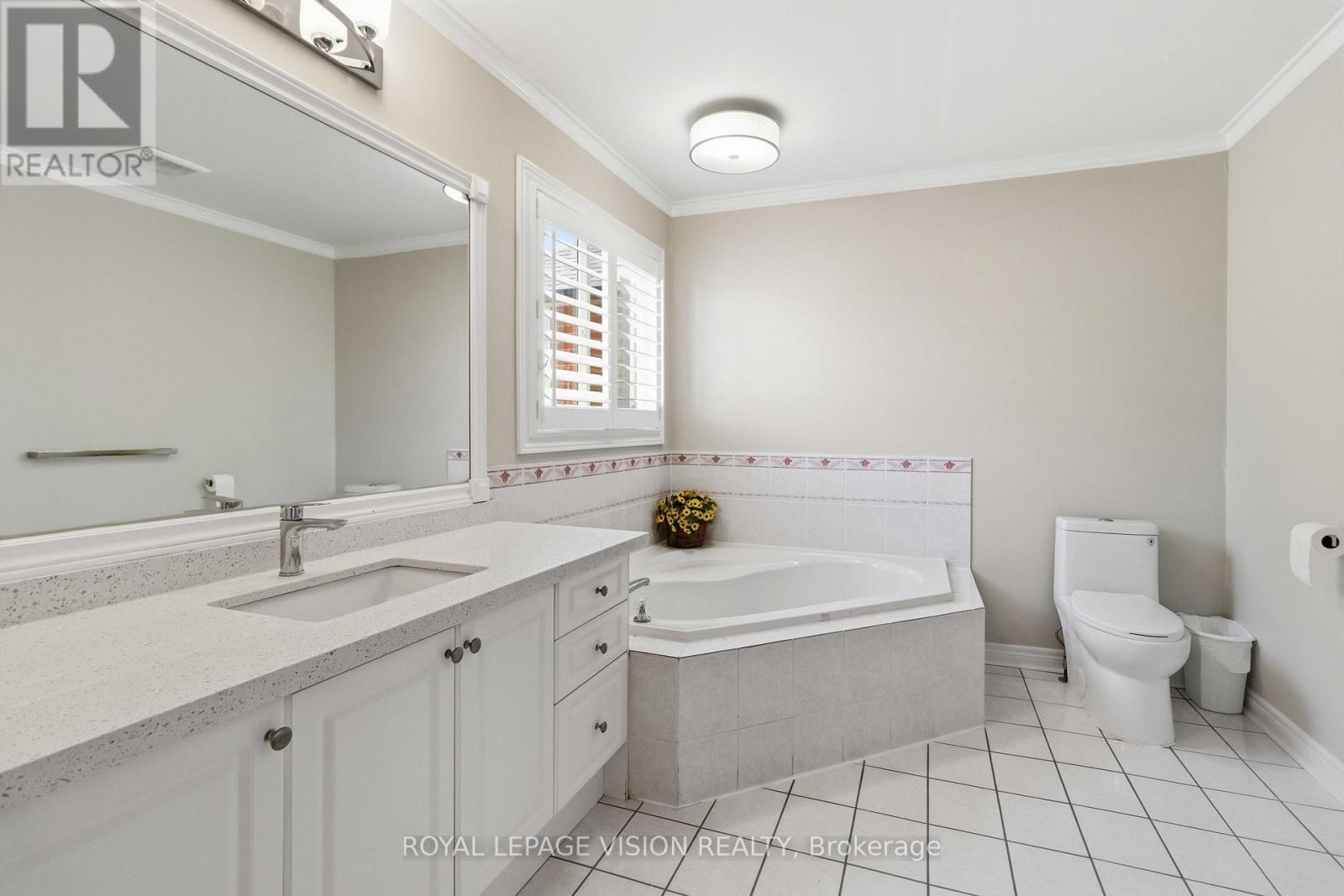 3859 Mcdowell Drive, Mississauga, ON - Indoor Photo Showing Bathroom