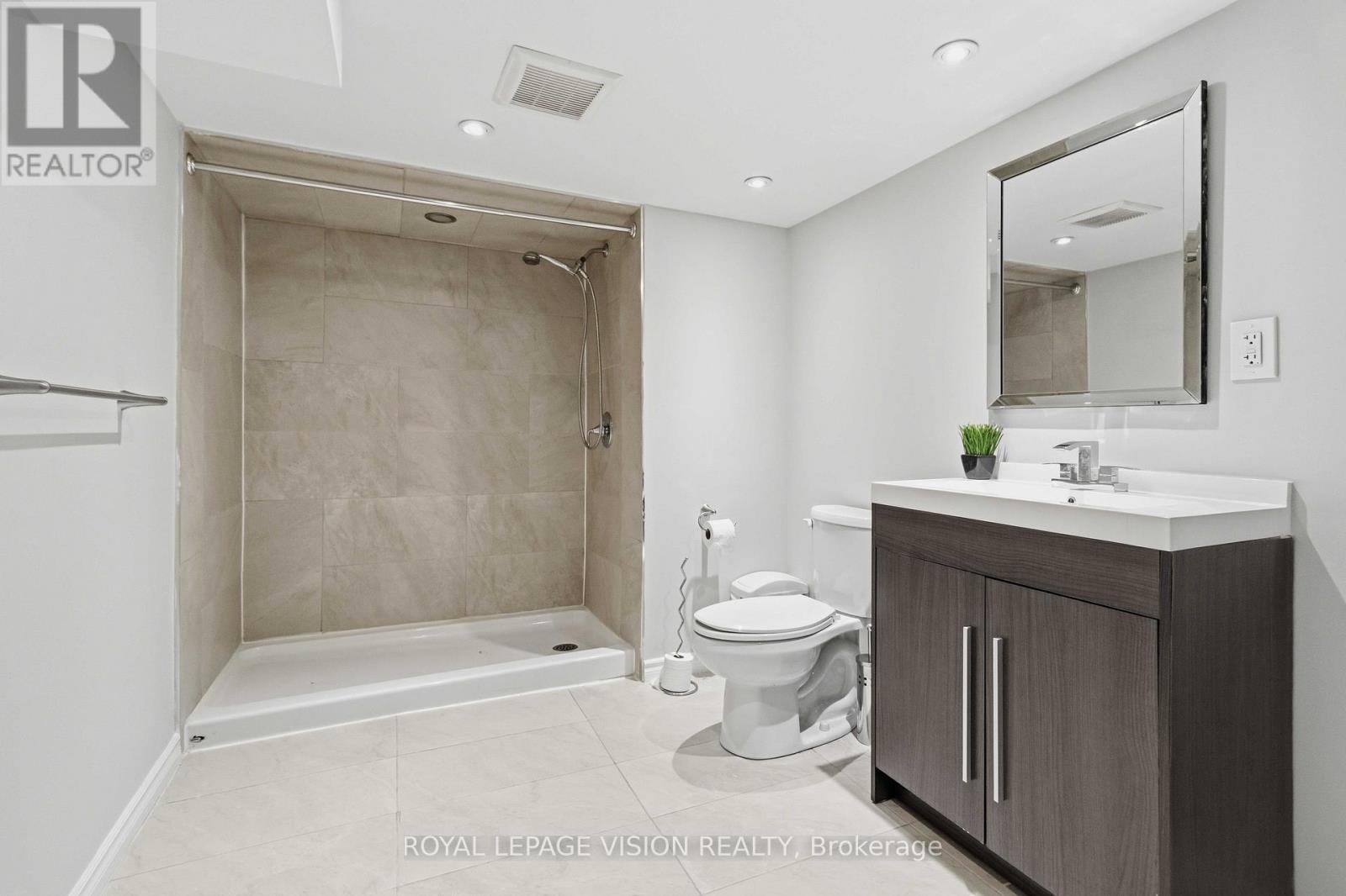 3859 Mcdowell Drive, Mississauga, ON - Indoor Photo Showing Bathroom