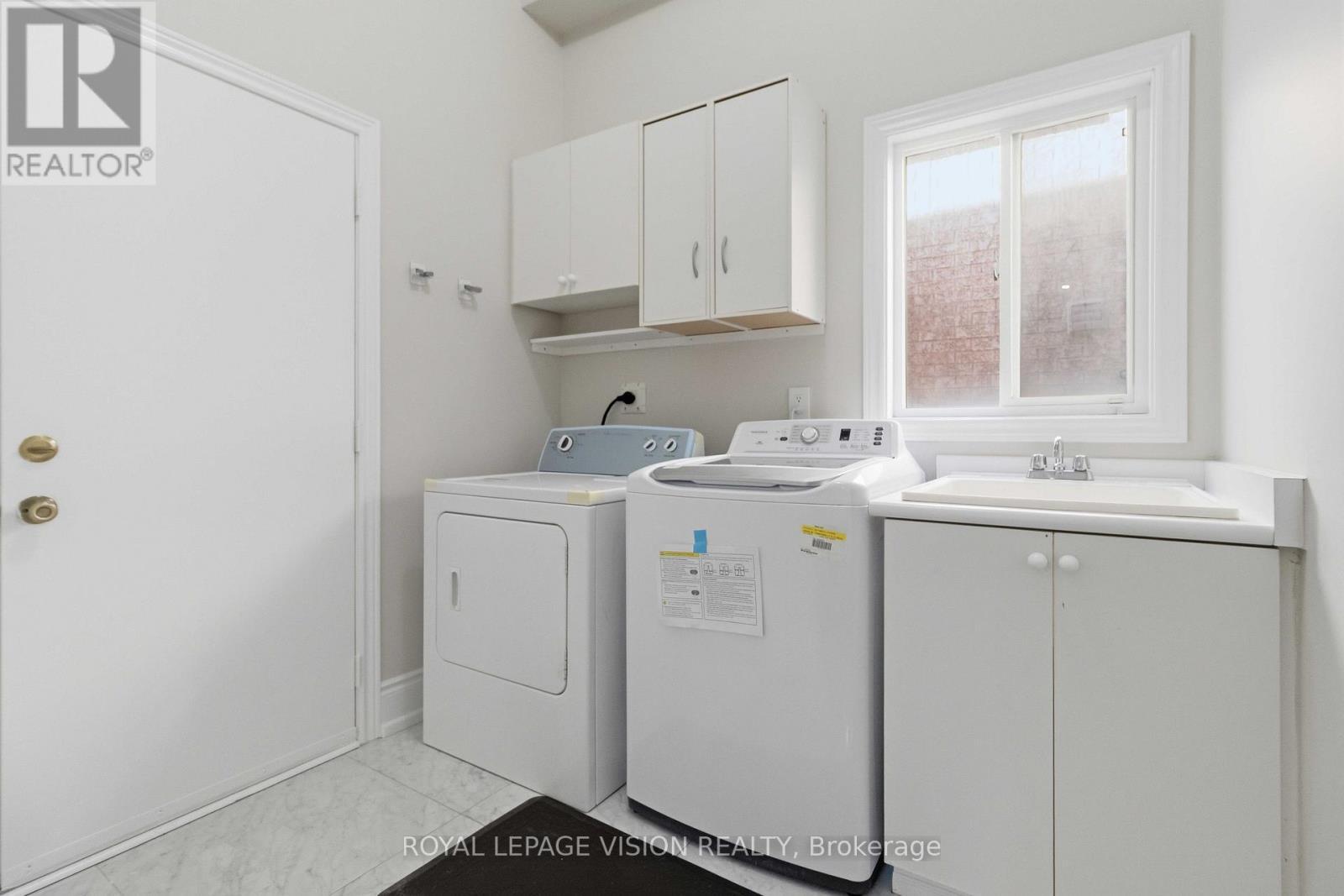 3859 Mcdowell Drive, Mississauga, ON - Indoor Photo Showing Laundry Room