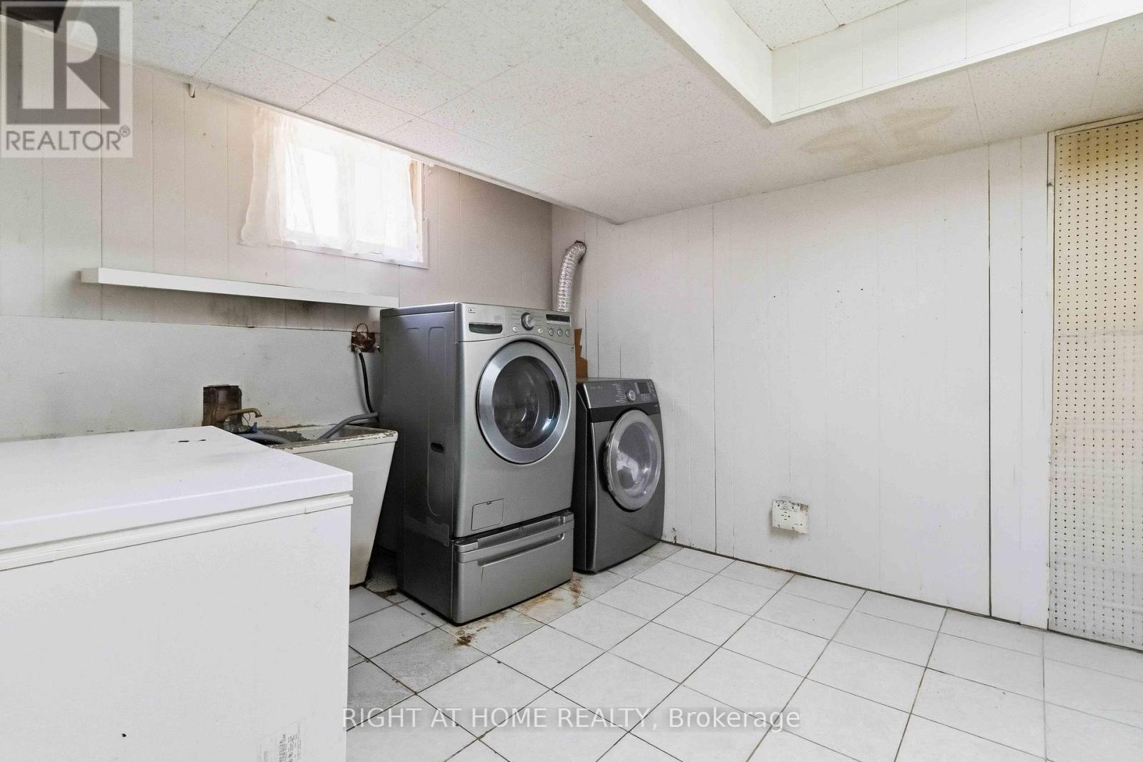 68 Barford Road, Toronto, ON - Indoor Photo Showing Laundry Room