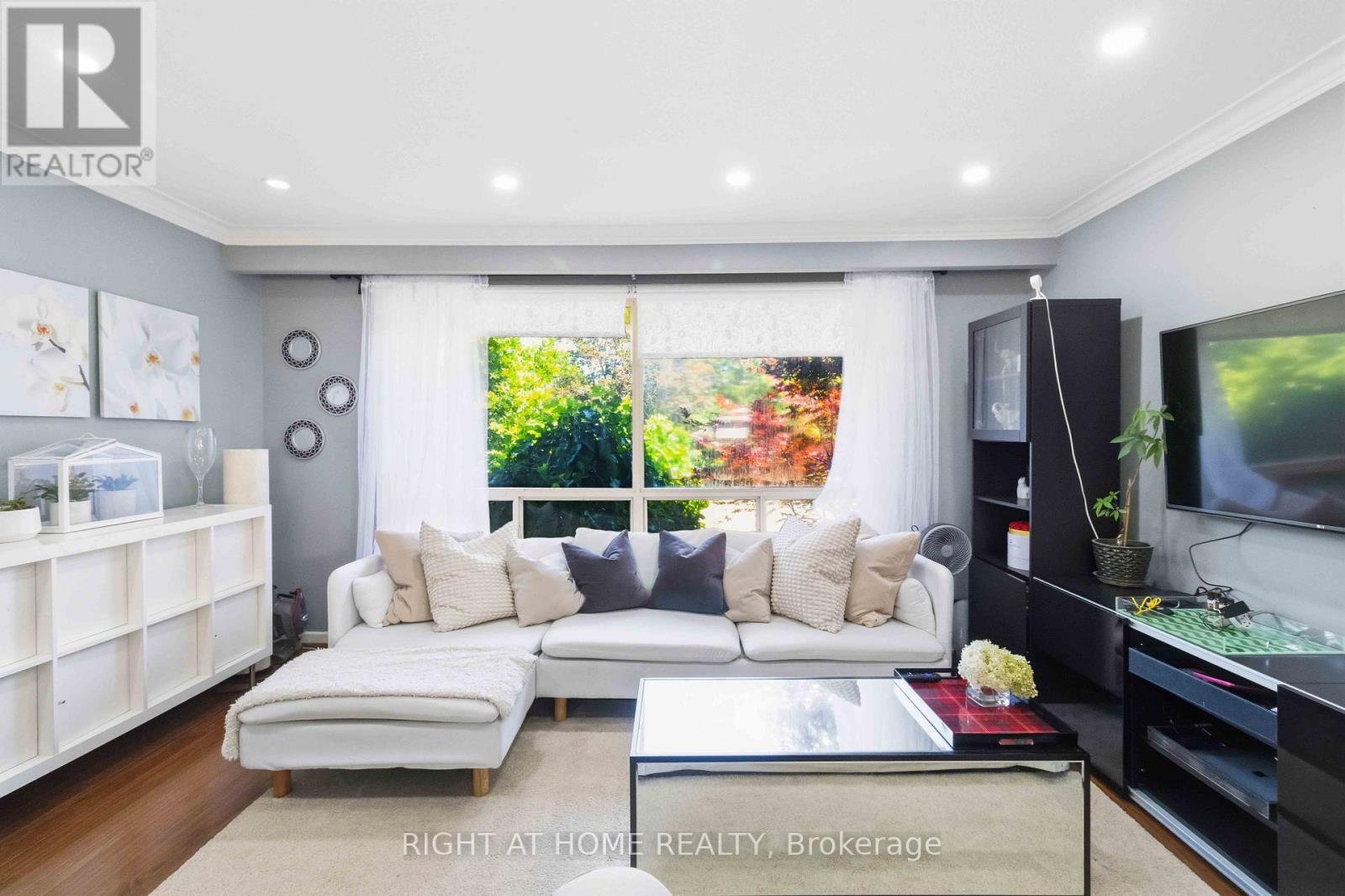 68 Barford Road, Toronto, ON - Indoor Photo Showing Living Room