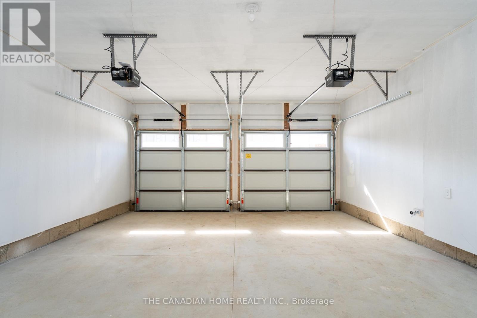3 Blain Drive, Hamilton, ON - Indoor Photo Showing Garage