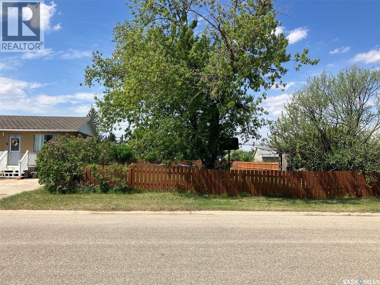 110 4Th Street N, Nipawin, SK - Outdoor