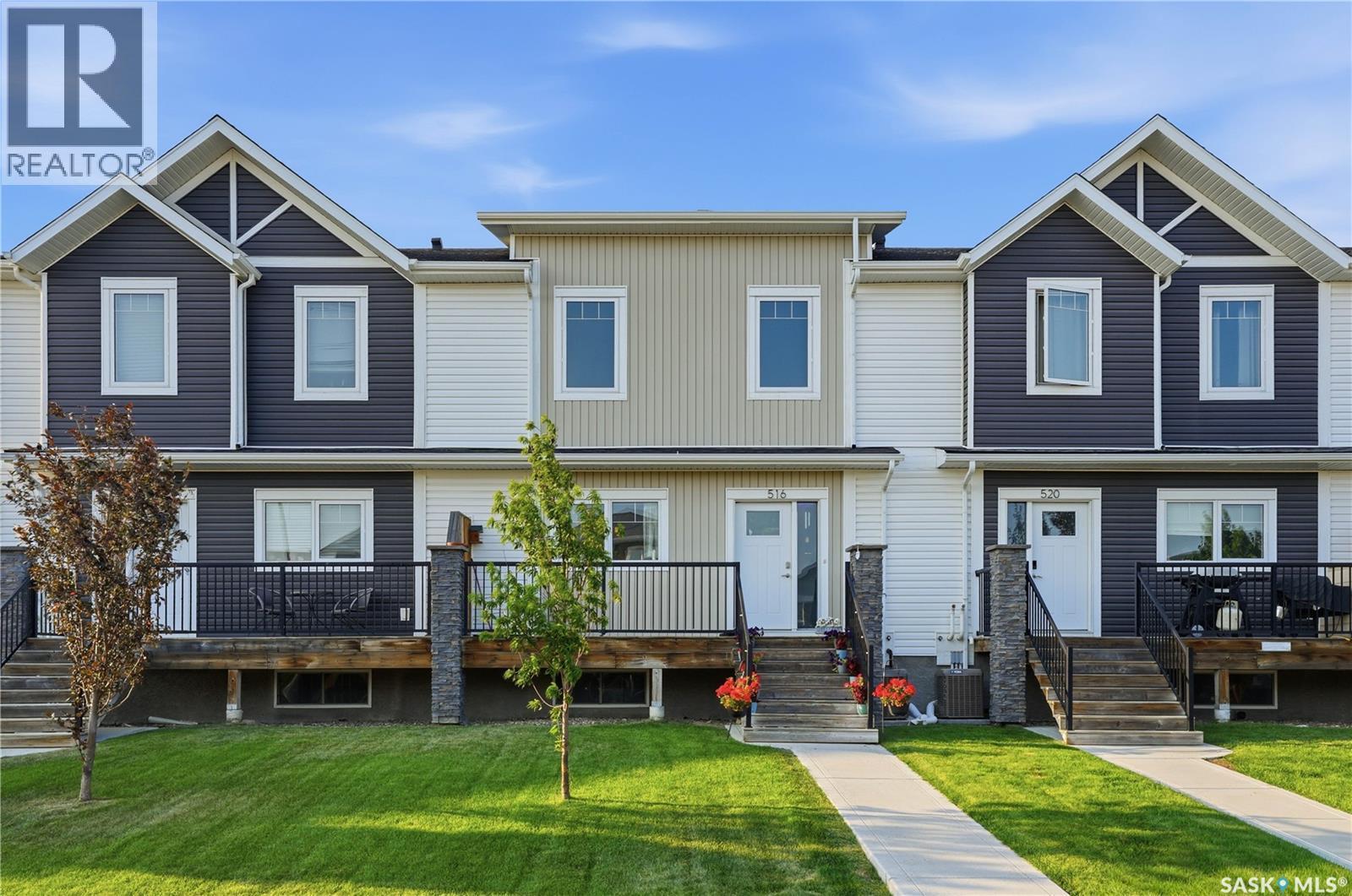516 Kloppenburg Crescent, Saskatoon, SK - Outdoor With Deck Patio Veranda With Facade