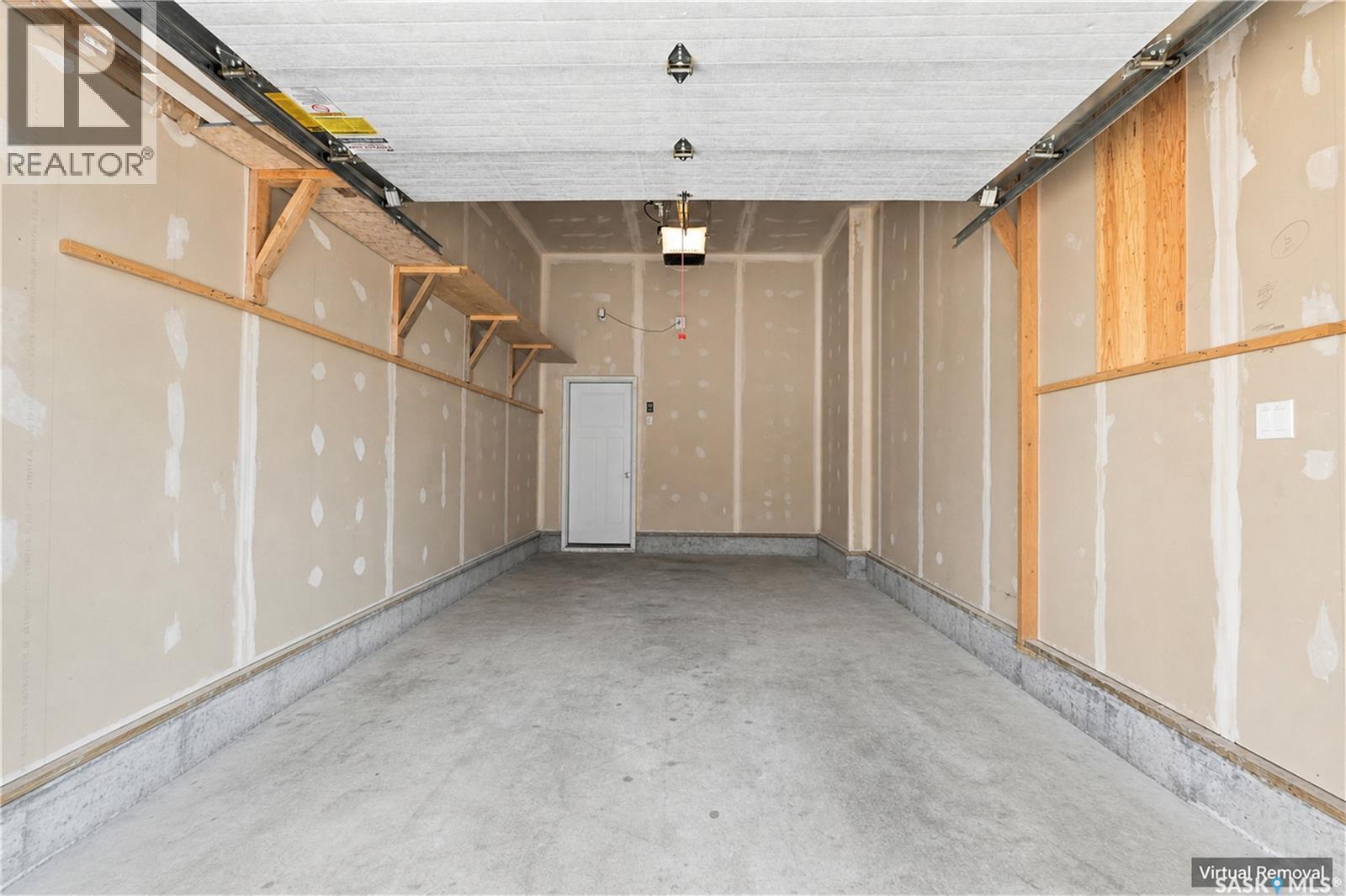 516 Kloppenburg Crescent, Saskatoon, SK - Indoor Photo Showing Garage