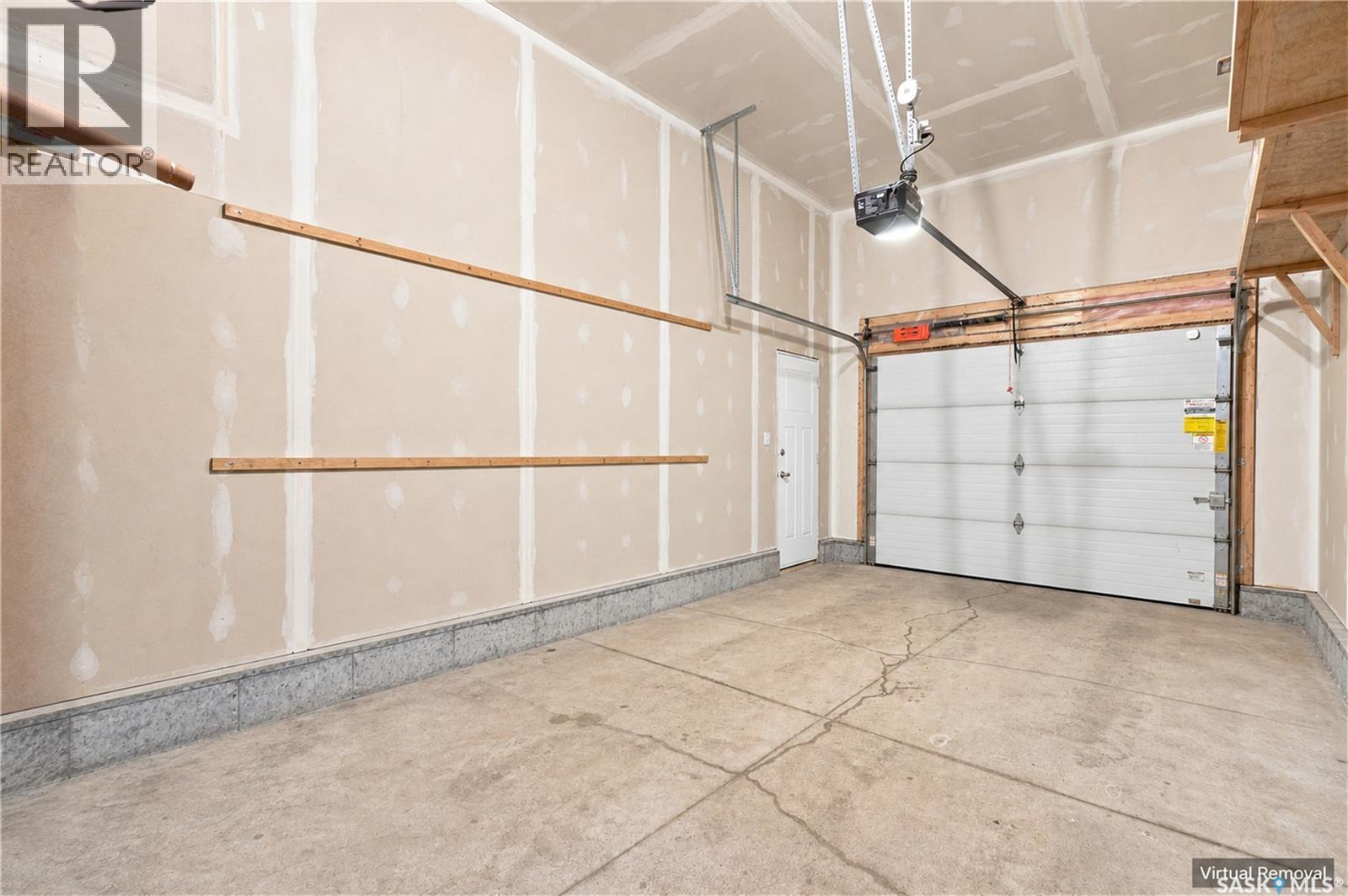 516 Kloppenburg Crescent, Saskatoon, SK - Indoor Photo Showing Garage