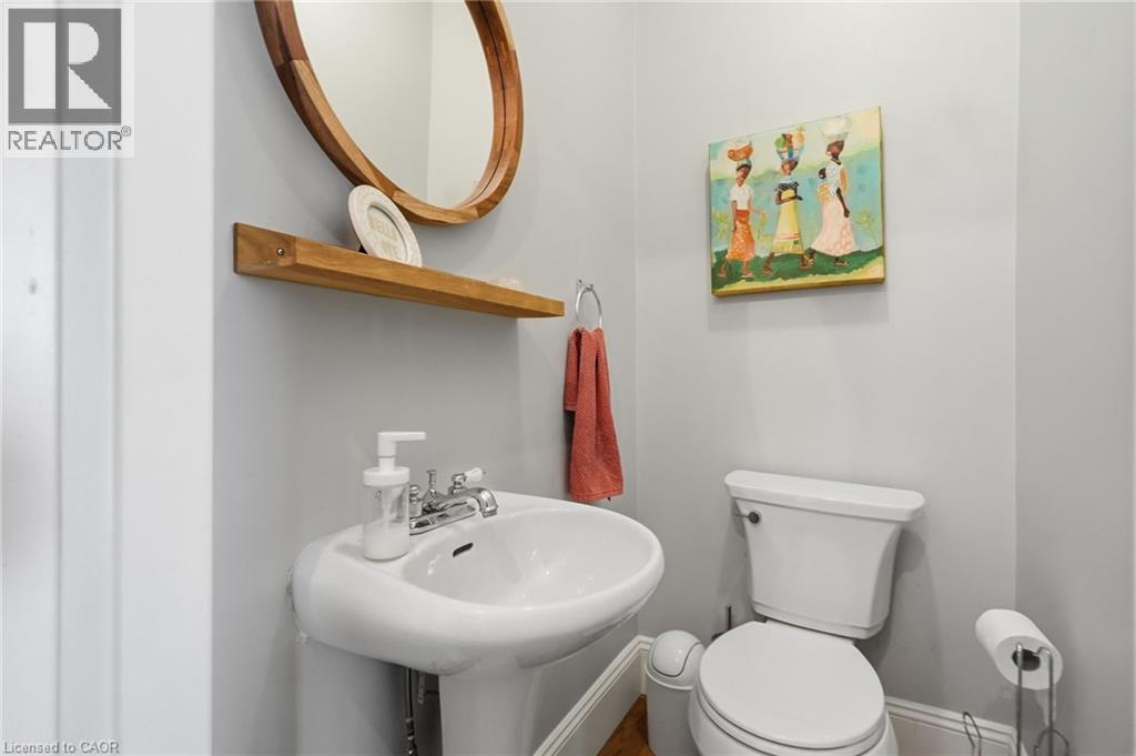 37 Connaught Avenue S, Hamilton, ON - Indoor Photo Showing Bathroom
