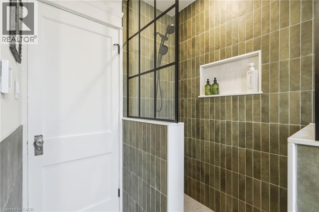 37 Connaught Avenue S, Hamilton, ON - Indoor