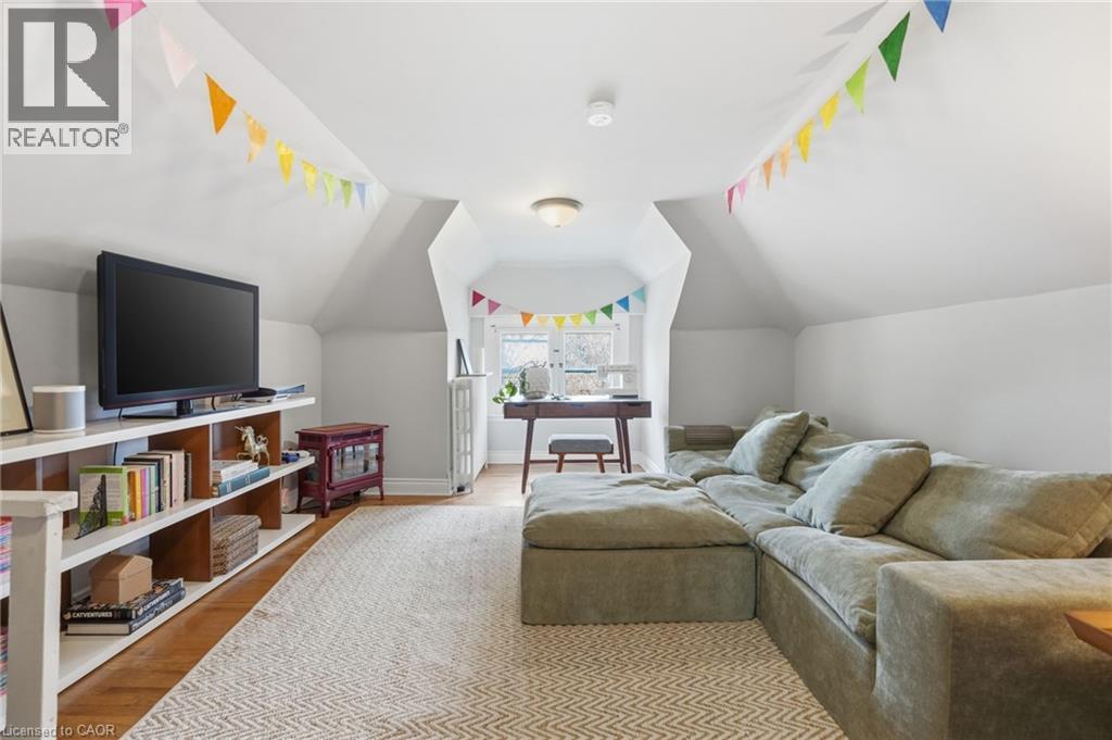 37 Connaught Avenue S, Hamilton, ON - Indoor