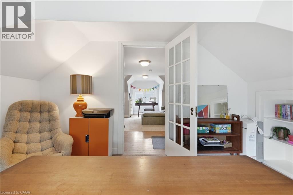 37 Connaught Avenue S, Hamilton, ON - Indoor
