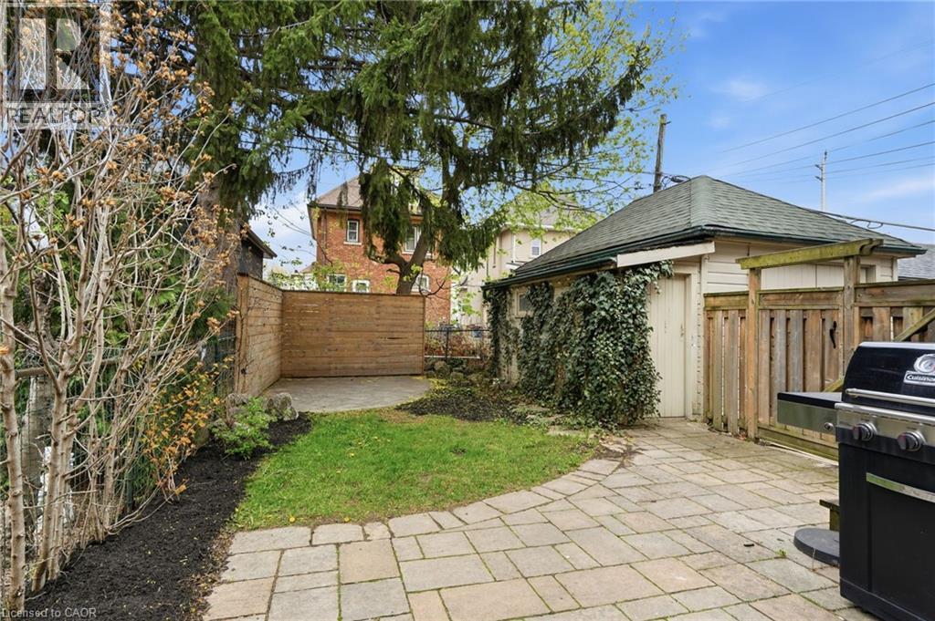 37 Connaught Avenue S, Hamilton, ON - Outdoor