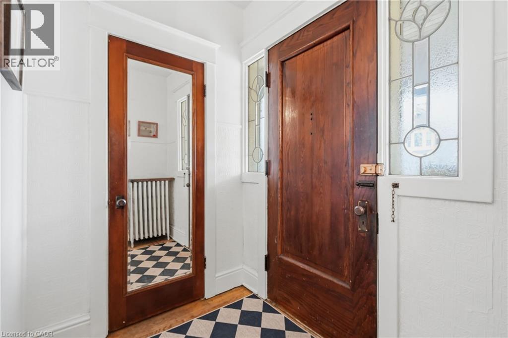 37 Connaught Avenue S, Hamilton, ON - Indoor Photo Showing Other Room