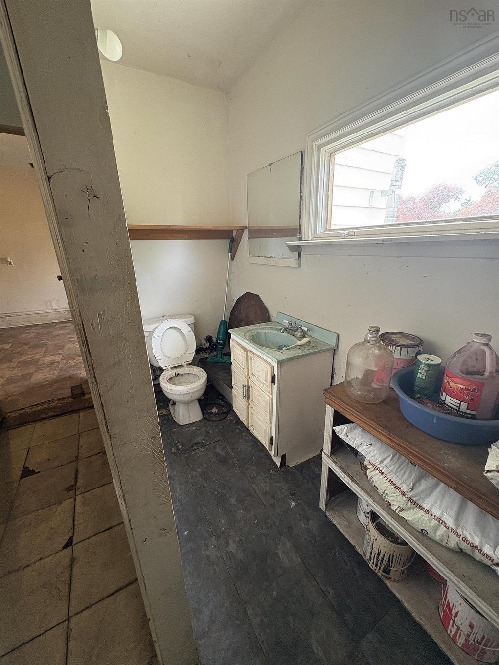 37 Rose Avenue, Trenton, NS - Indoor Photo Showing Bathroom