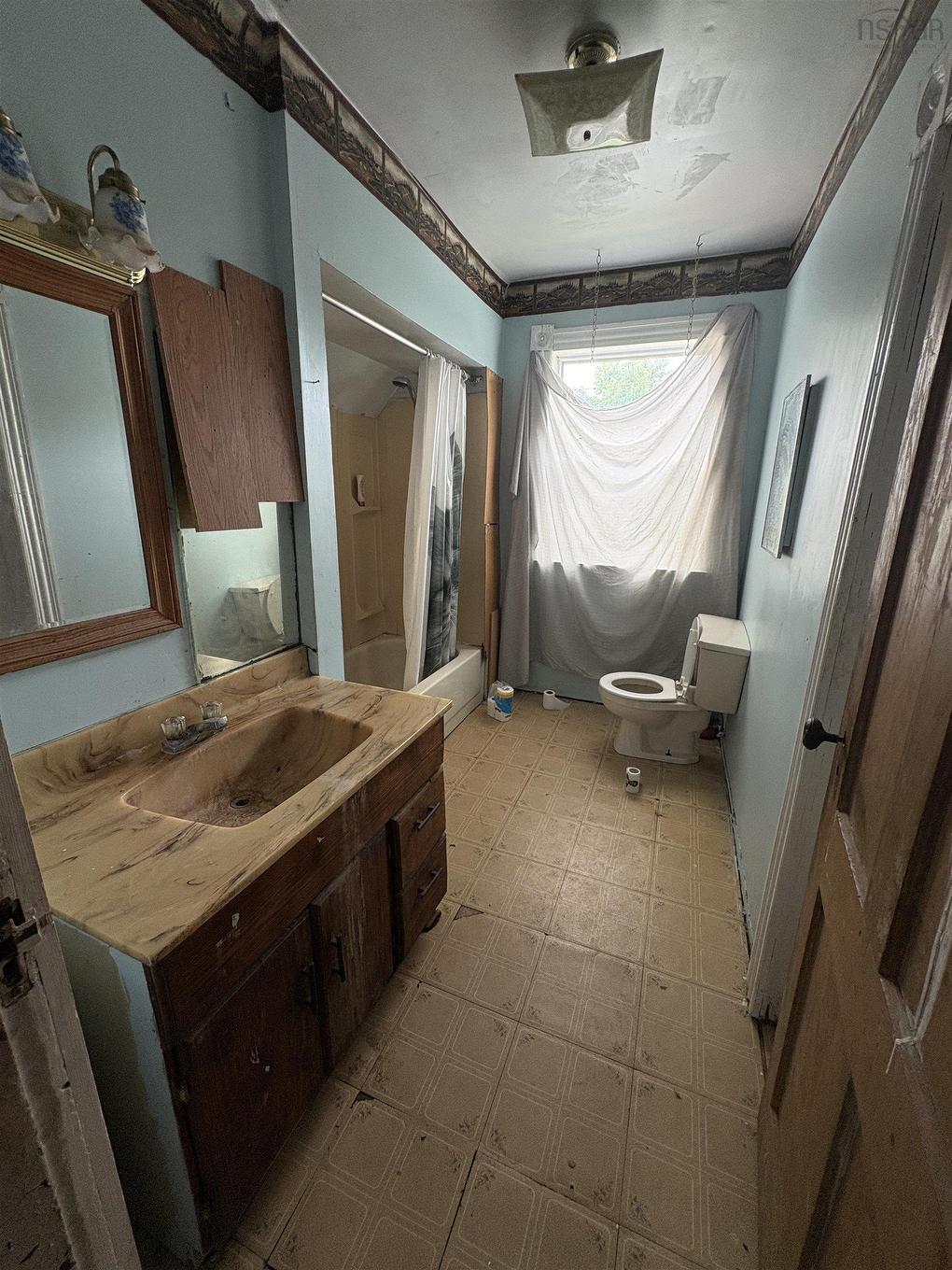 37 Rose Avenue, Trenton, NS - Indoor Photo Showing Bathroom