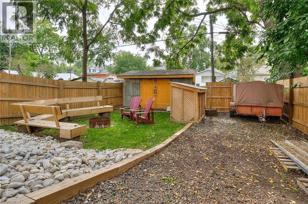 1346 King Street E, Cambridge, ON - Outdoor With Backyard