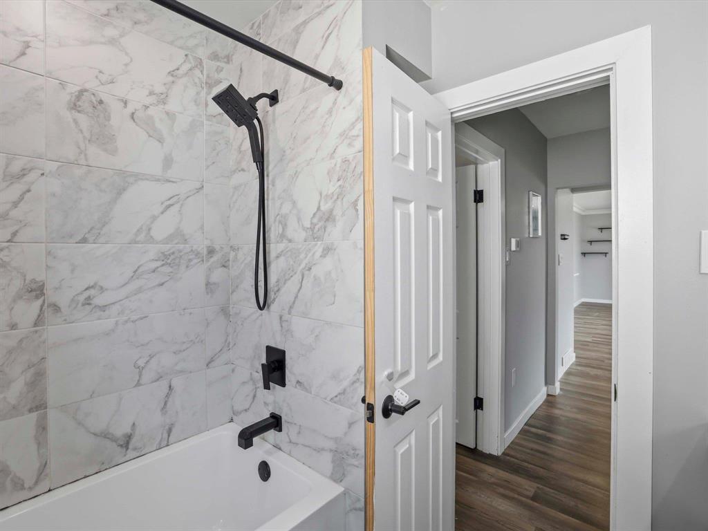Four-Piece Main Floor Bath - 627 Dallenlea Avenue, Winnipeg, MB - Indoor Photo Showing Bathroom