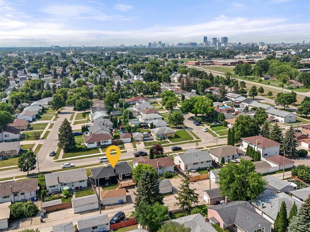 627 Dallenlea Avenue, Winnipeg, MB - Outdoor With View