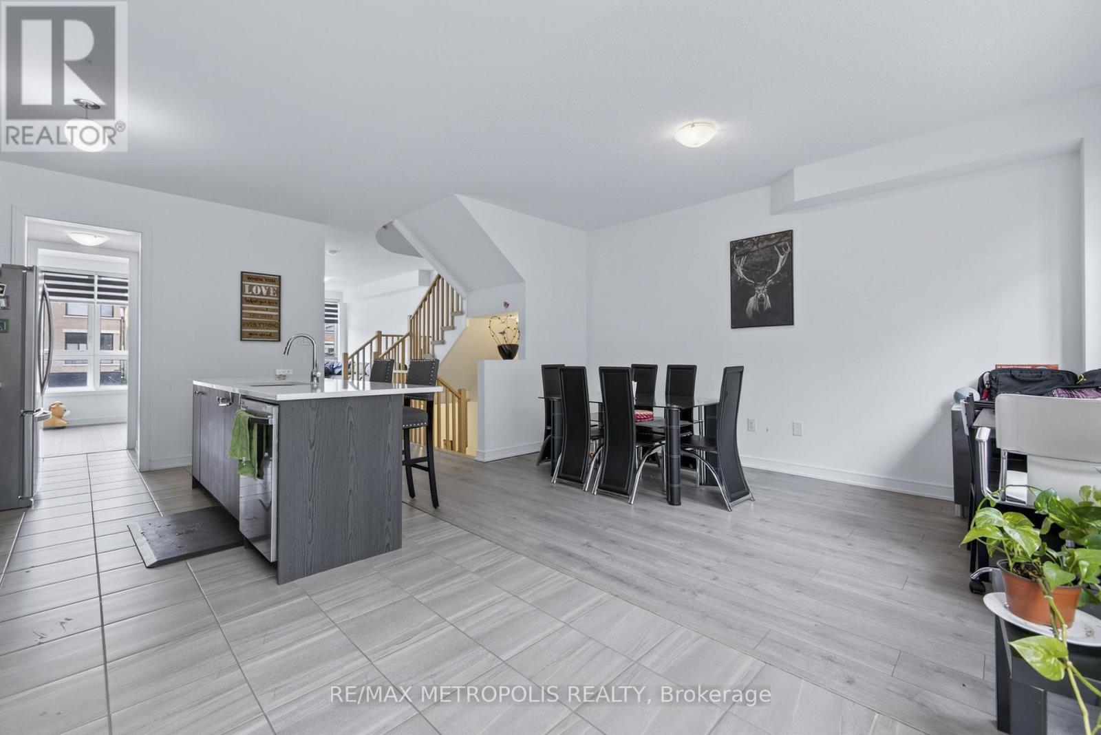 132 Blue Forest Crescent, Barrie, ON - Indoor