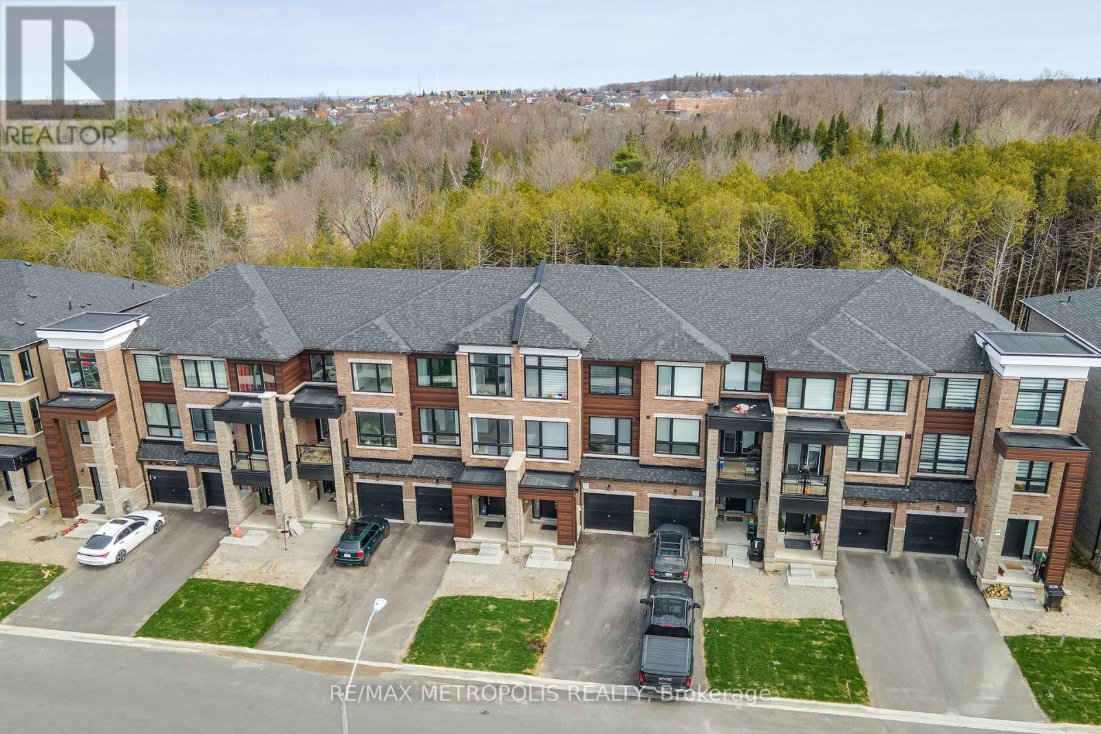 132 Blue Forest Crescent, Barrie, ON - Outdoor With Facade