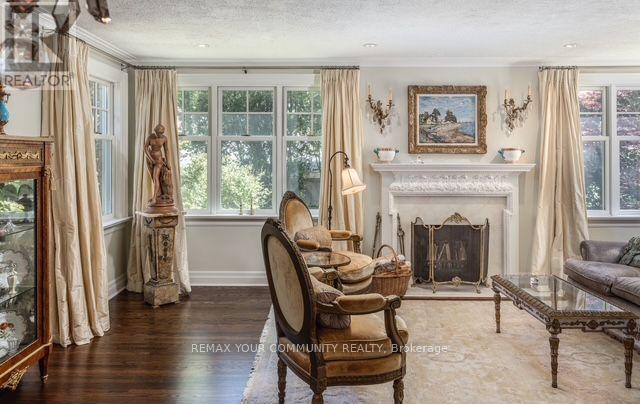 12 Wynnview Court, Toronto, ON - Indoor Photo Showing Living Room With Fireplace