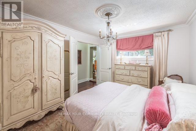 12 Wynnview Court, Toronto, ON - Indoor Photo Showing Bedroom