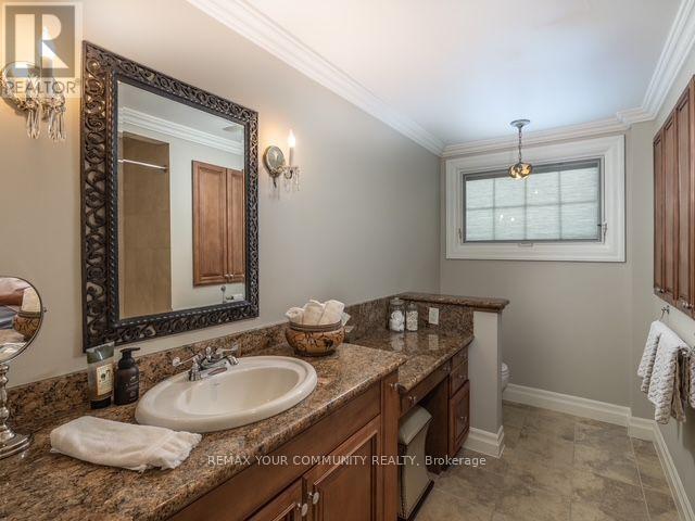 12 Wynnview Court, Toronto, ON - Indoor Photo Showing Bathroom