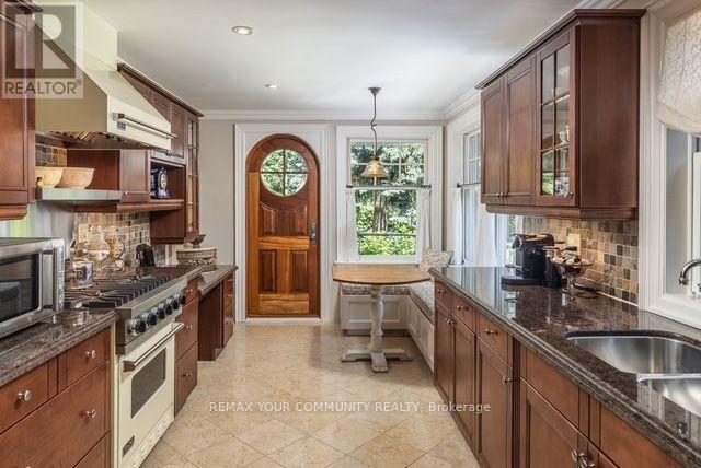 12 Wynnview Court, Toronto, ON - Indoor Photo Showing Kitchen