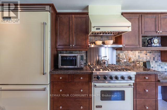 12 Wynnview Court, Toronto, ON - Indoor Photo Showing Kitchen