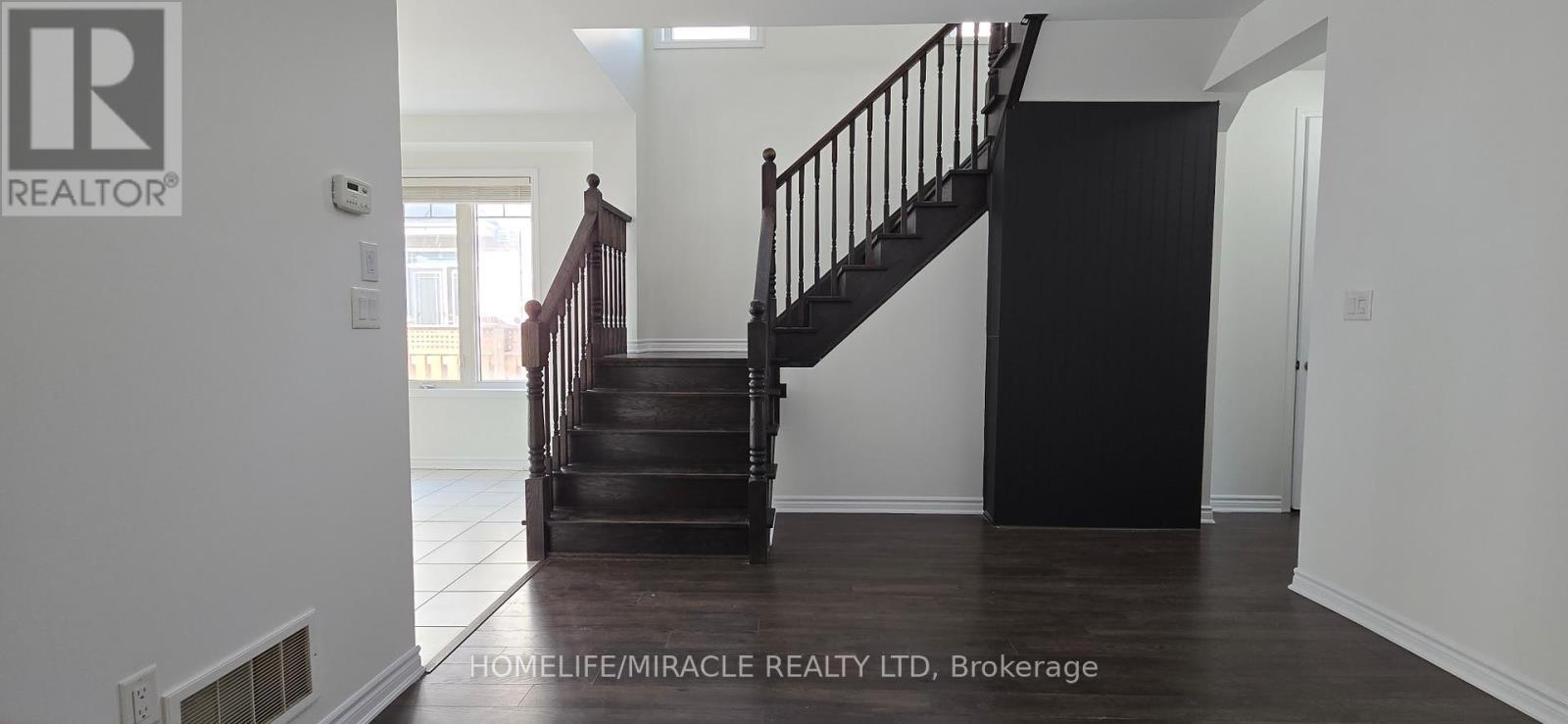 25 Phyllis Drive, Caledon, ON - Indoor Photo Showing Other Room