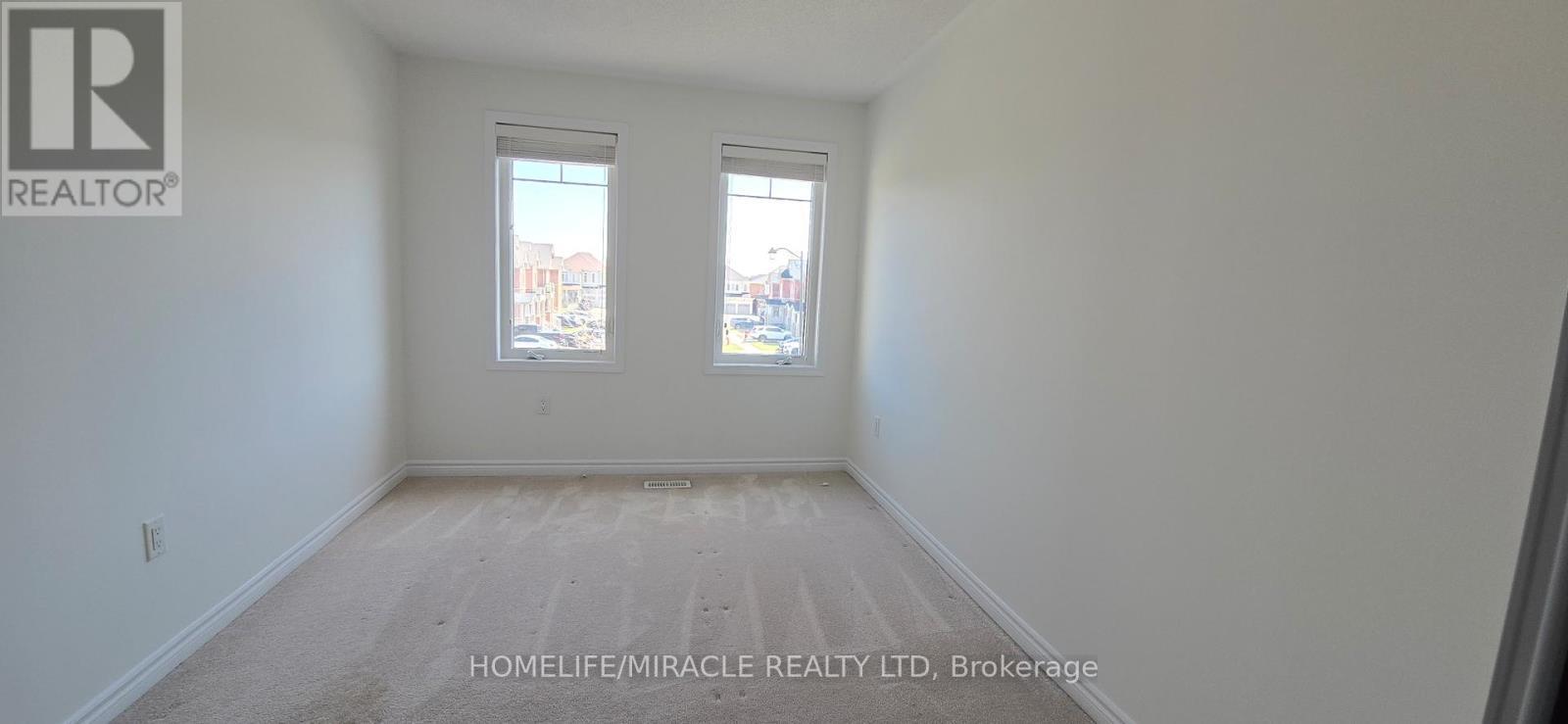 25 Phyllis Drive, Caledon, ON - Indoor Photo Showing Other Room