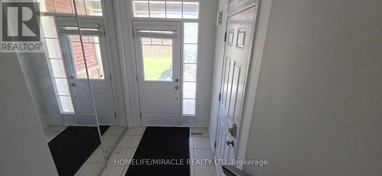 25 Phyllis Drive, Caledon, ON - Indoor Photo Showing Other Room