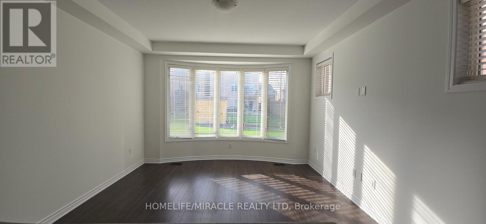 25 Phyllis Drive, Caledon, ON - Indoor Photo Showing Other Room