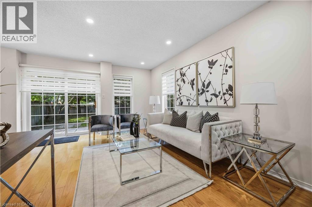 137 Stokely Crescent, Whitby, ON - Indoor Photo Showing Living Room