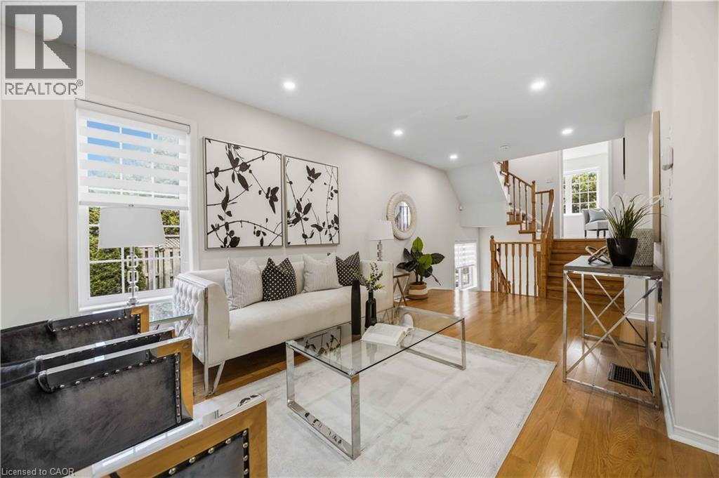 137 Stokely Crescent, Whitby, ON - Indoor Photo Showing Living Room