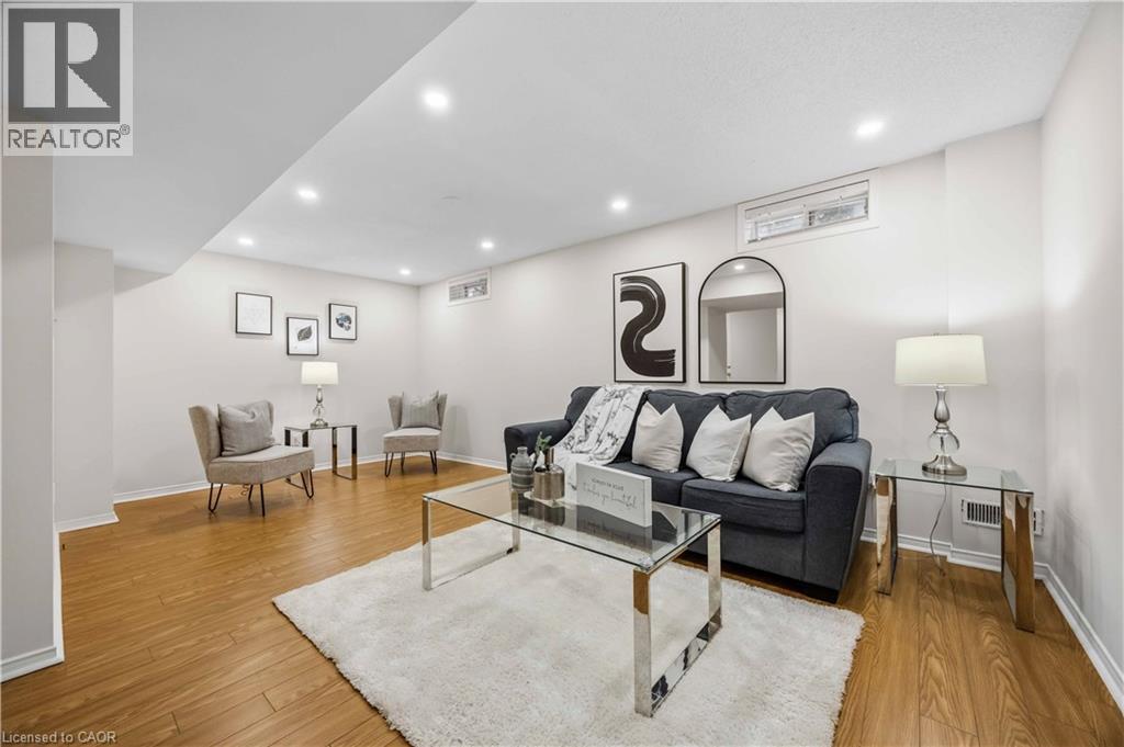 137 Stokely Crescent, Whitby, ON - Indoor Photo Showing Living Room