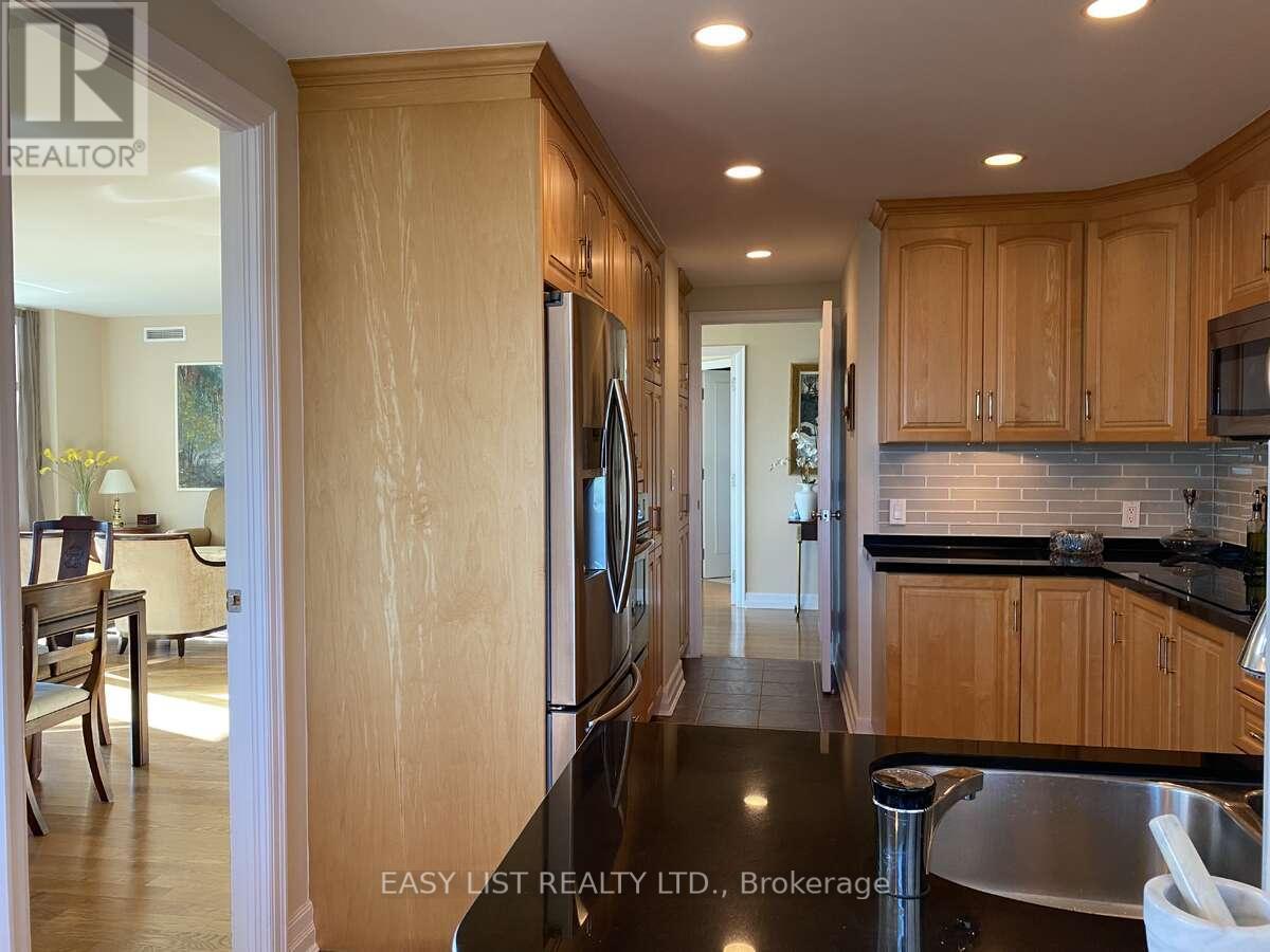 602 - 3590 Rivergate Way, Ottawa, ON - Indoor Photo Showing Kitchen With Double Sink