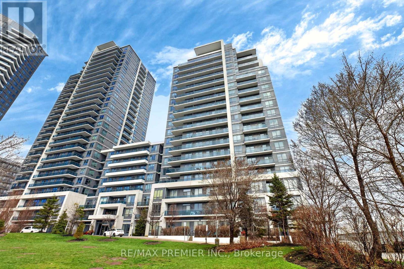 608 - 7167 Yonge Street, Markham, ON - Outdoor With Facade