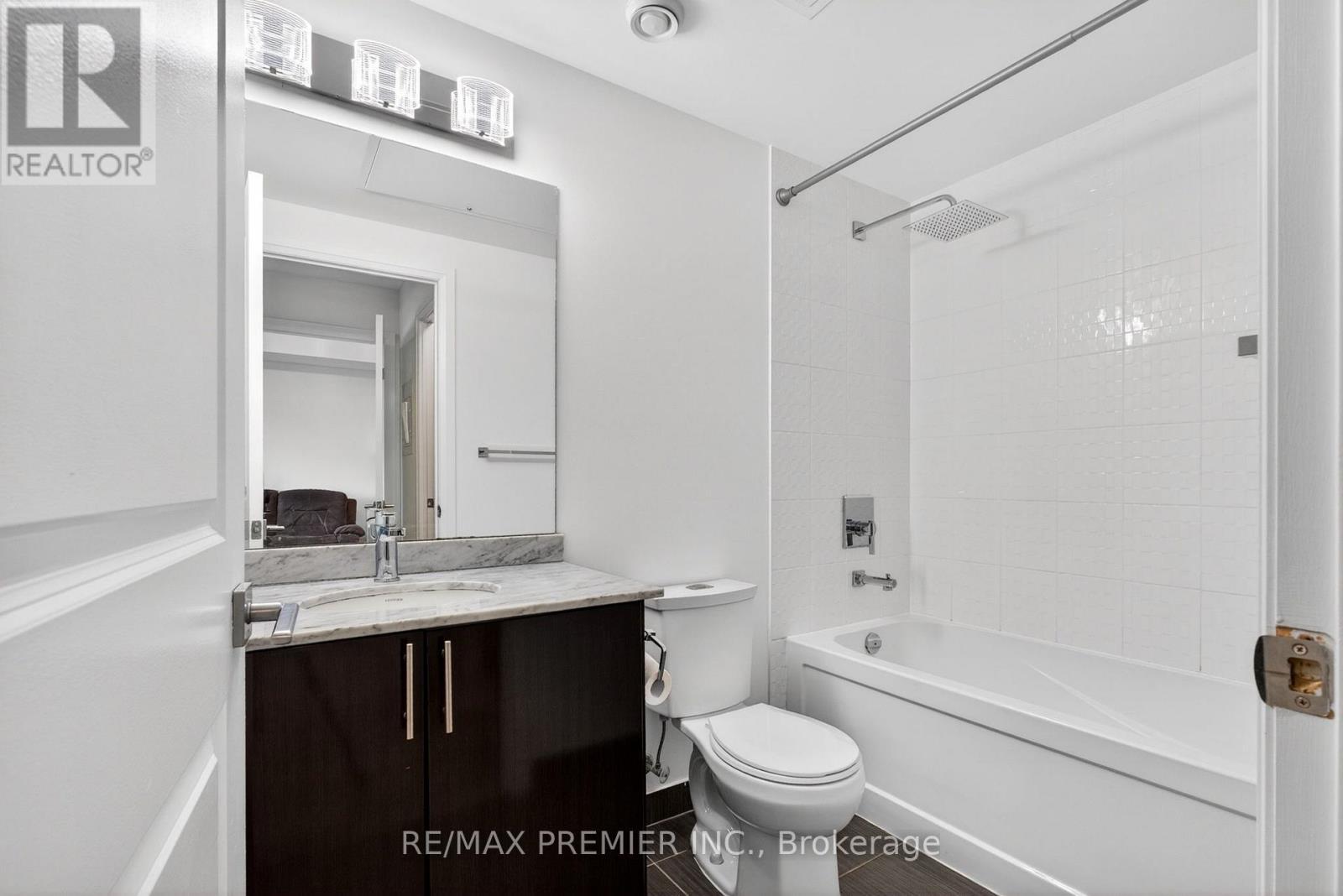 608 - 7167 Yonge Street, Markham, ON - Indoor Photo Showing Bathroom