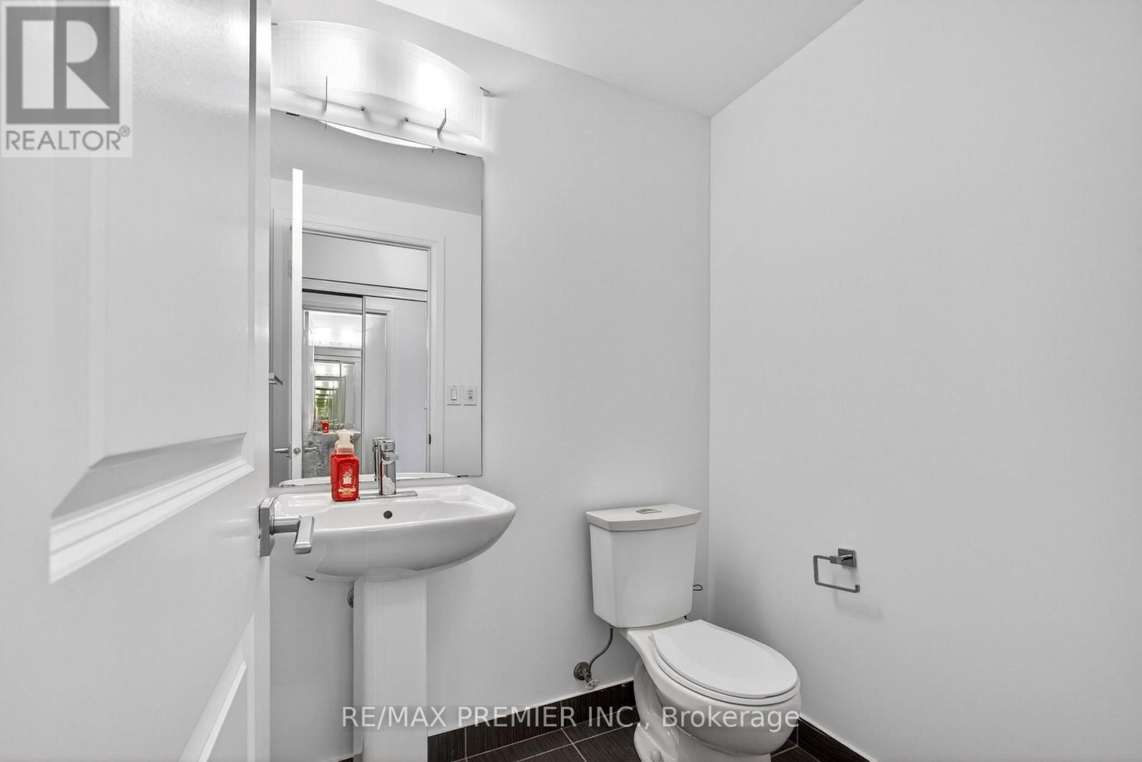 608 - 7167 Yonge Street, Markham, ON - Indoor Photo Showing Bathroom
