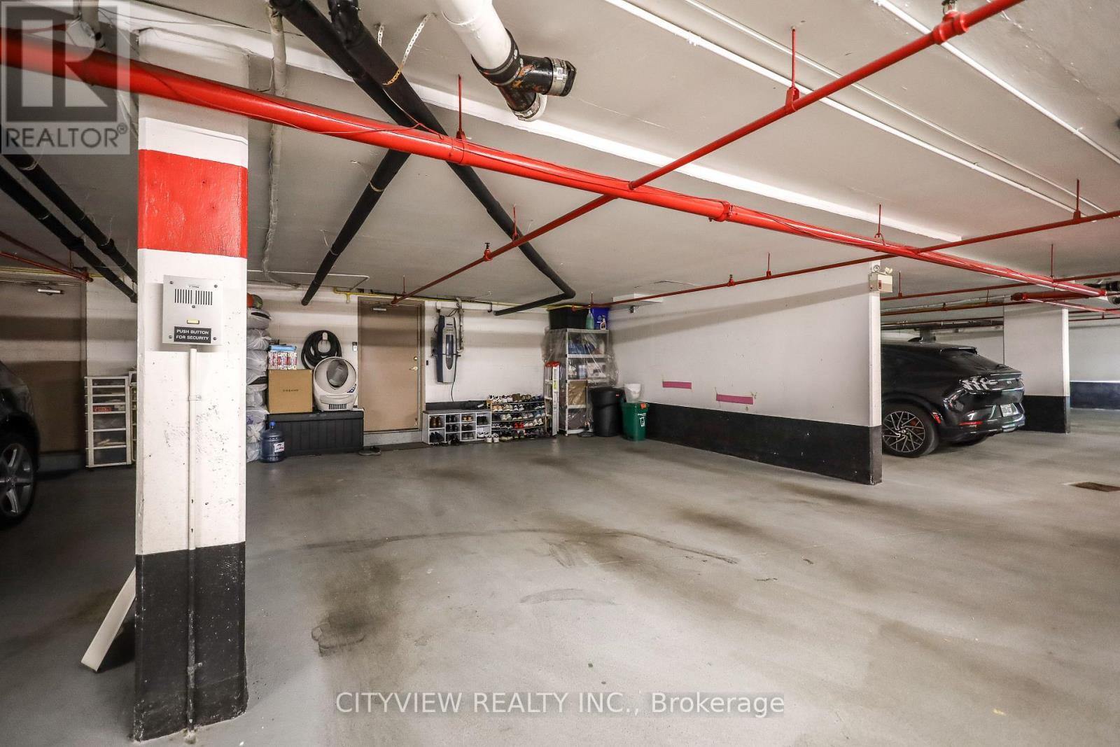 3593 Kariya Drive, Mississauga, ON - Indoor Photo Showing Garage