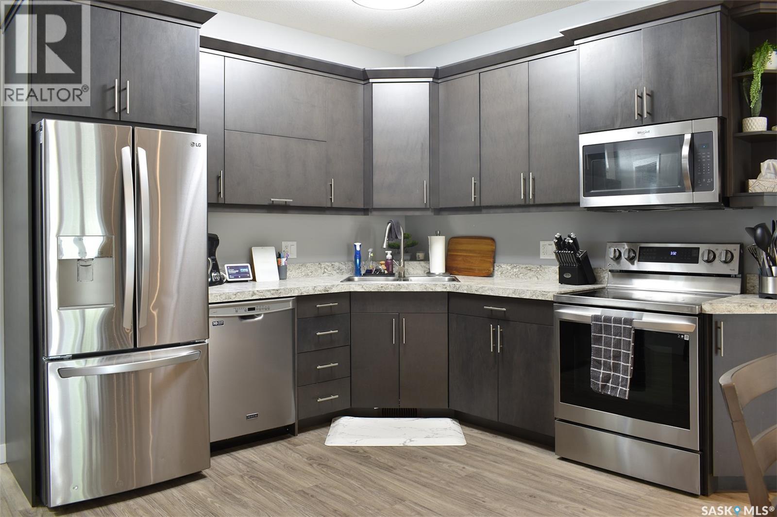 4167 Green Apple Drive E, Regina, SK - Indoor Photo Showing Kitchen With Upgraded Kitchen
