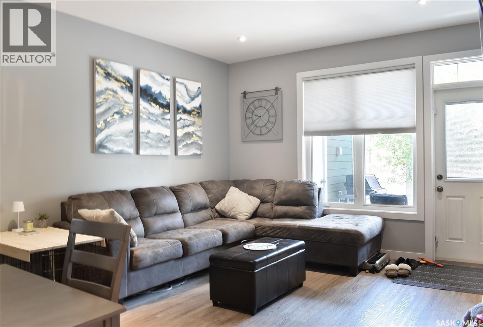 4167 Green Apple Drive E, Regina, SK - Indoor Photo Showing Living Room