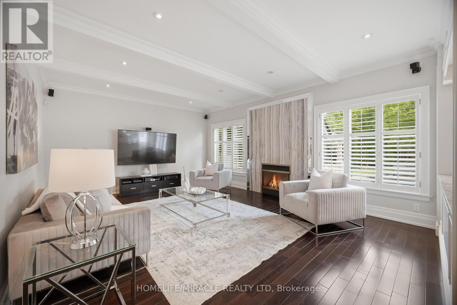 2152 Manor Hill Drive, Mississauga, ON - Indoor Photo Showing Living Room With Fireplace