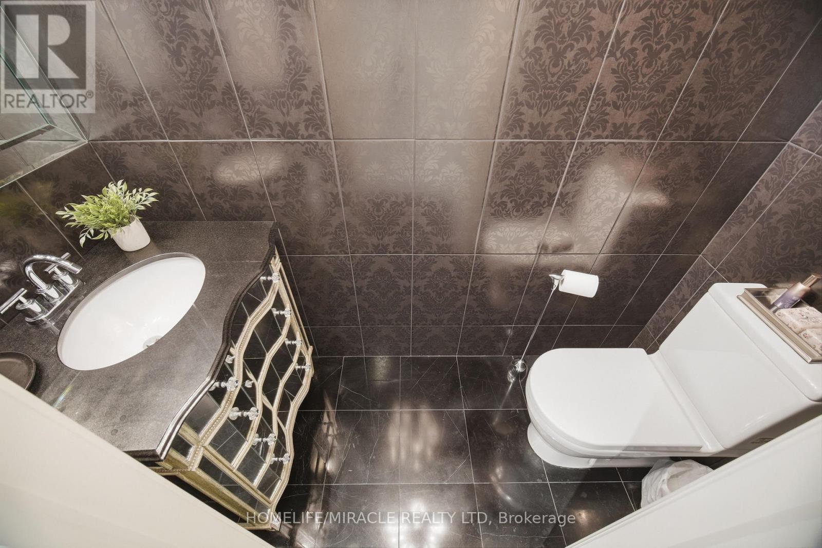 2152 Manor Hill Drive, Mississauga, ON - Indoor Photo Showing Bathroom