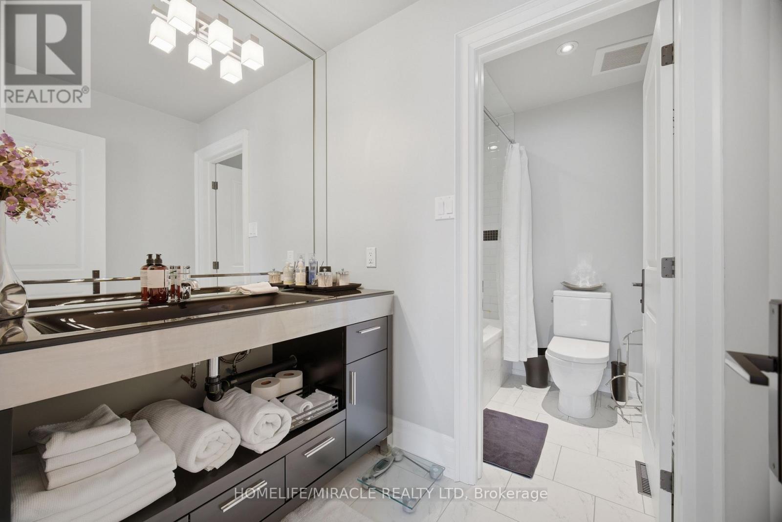 2152 Manor Hill Drive, Mississauga, ON - Indoor Photo Showing Bathroom