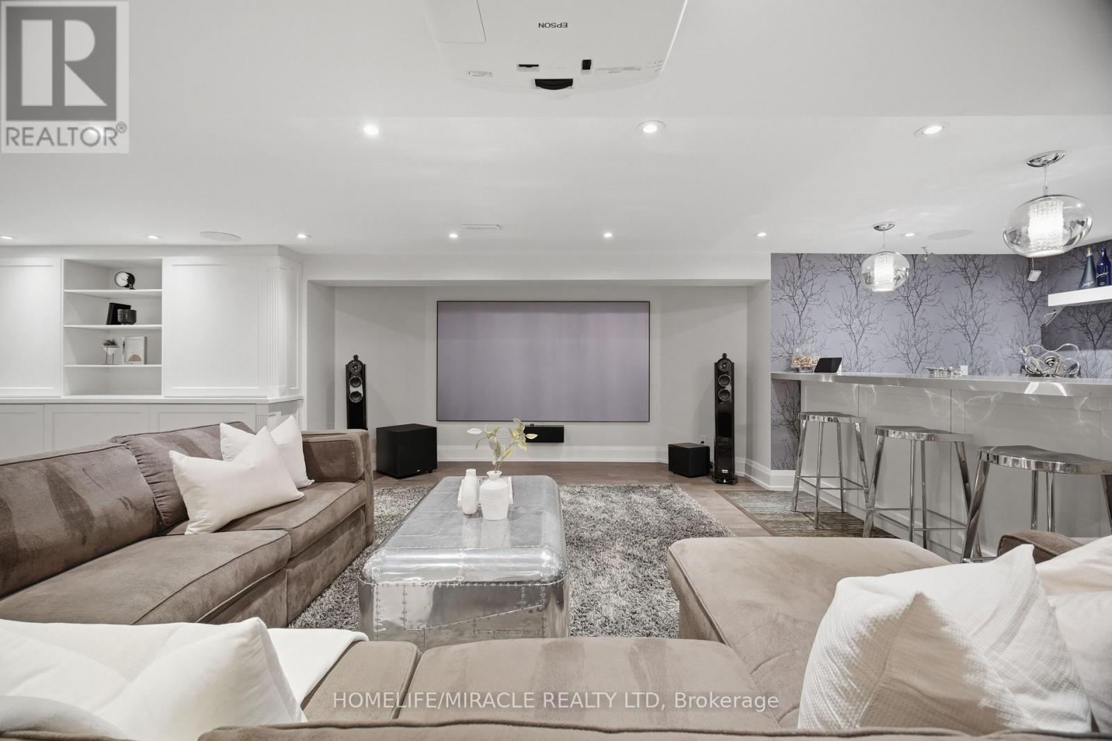 2152 Manor Hill Drive, Mississauga, ON - Indoor Photo Showing Living Room